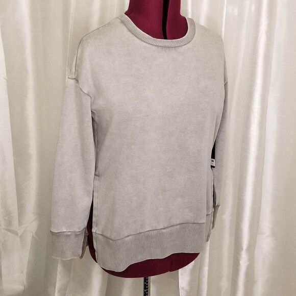 Velocity High-Low Sweatshirt (Size M) - Picture 8 of 8